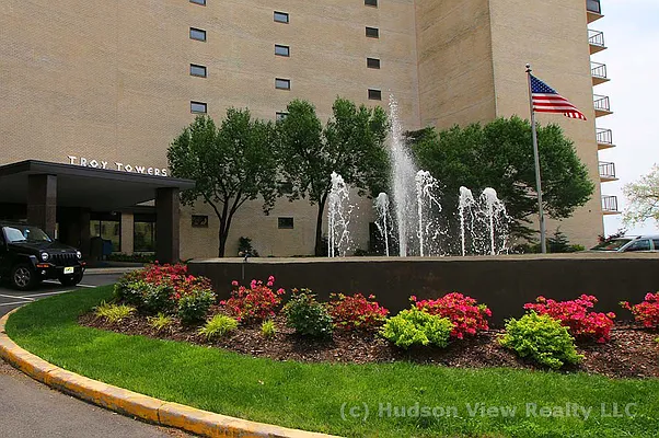 Sold by Hudson View Realty LLC | media 12