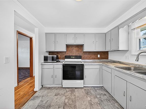 3rd image of 217 S Niagara Ave