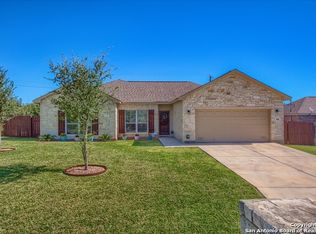105 Ridgecrest, Floresville, TX 78114