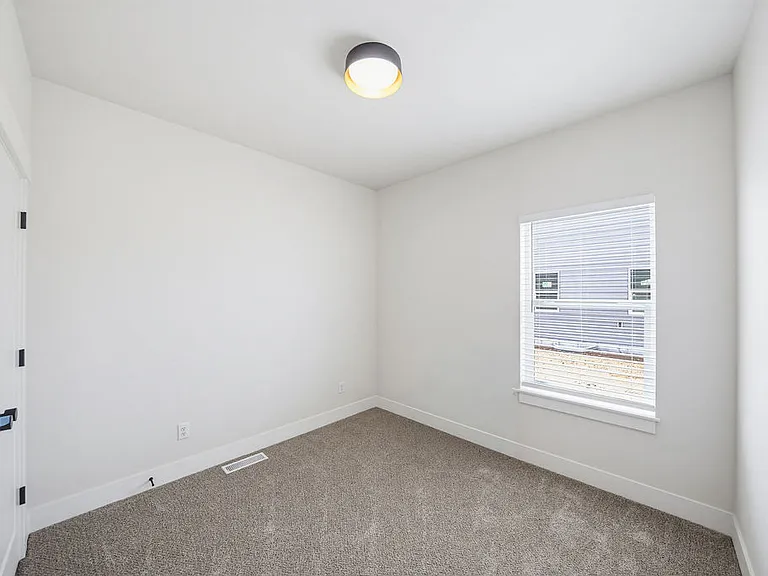 445 E River Ln — Photo 36