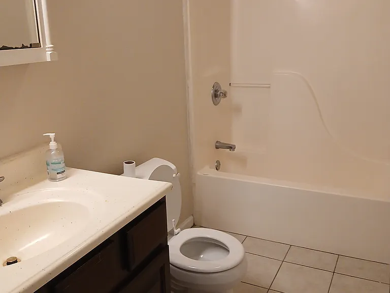 606-3 W College St — Photo 7