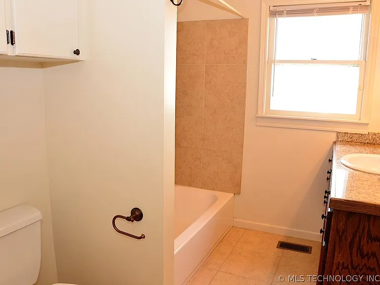 726 S Apple St — Photo 14