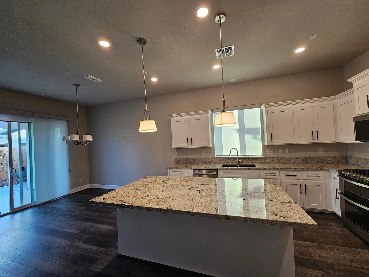 4 bed, 1887 sqft, $3,195 — Photo 3