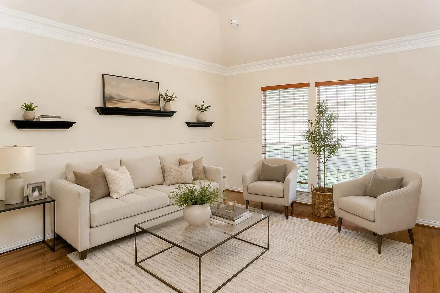 3 bed, 2.0 bath, 2256 sqft, $2,700 — Photo 3