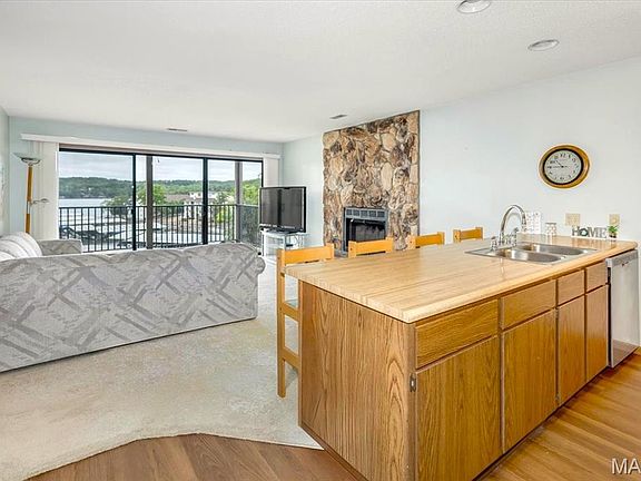 4th image of 40 Robinwood Dr Unit 2C