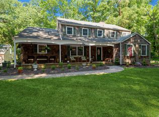 25 Fiddlers Green Dr, Lloyd Harbor, NY 11743