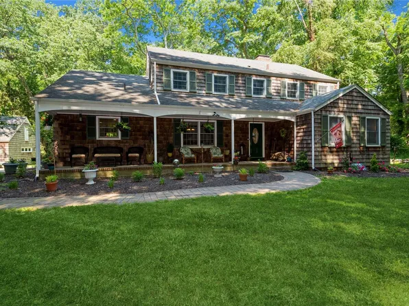 25 Fiddlers Green Drive, Lloyd Neck, NY 11743