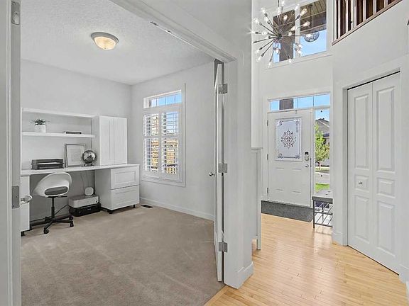 4th image of 14 NE Panatella Cres NW