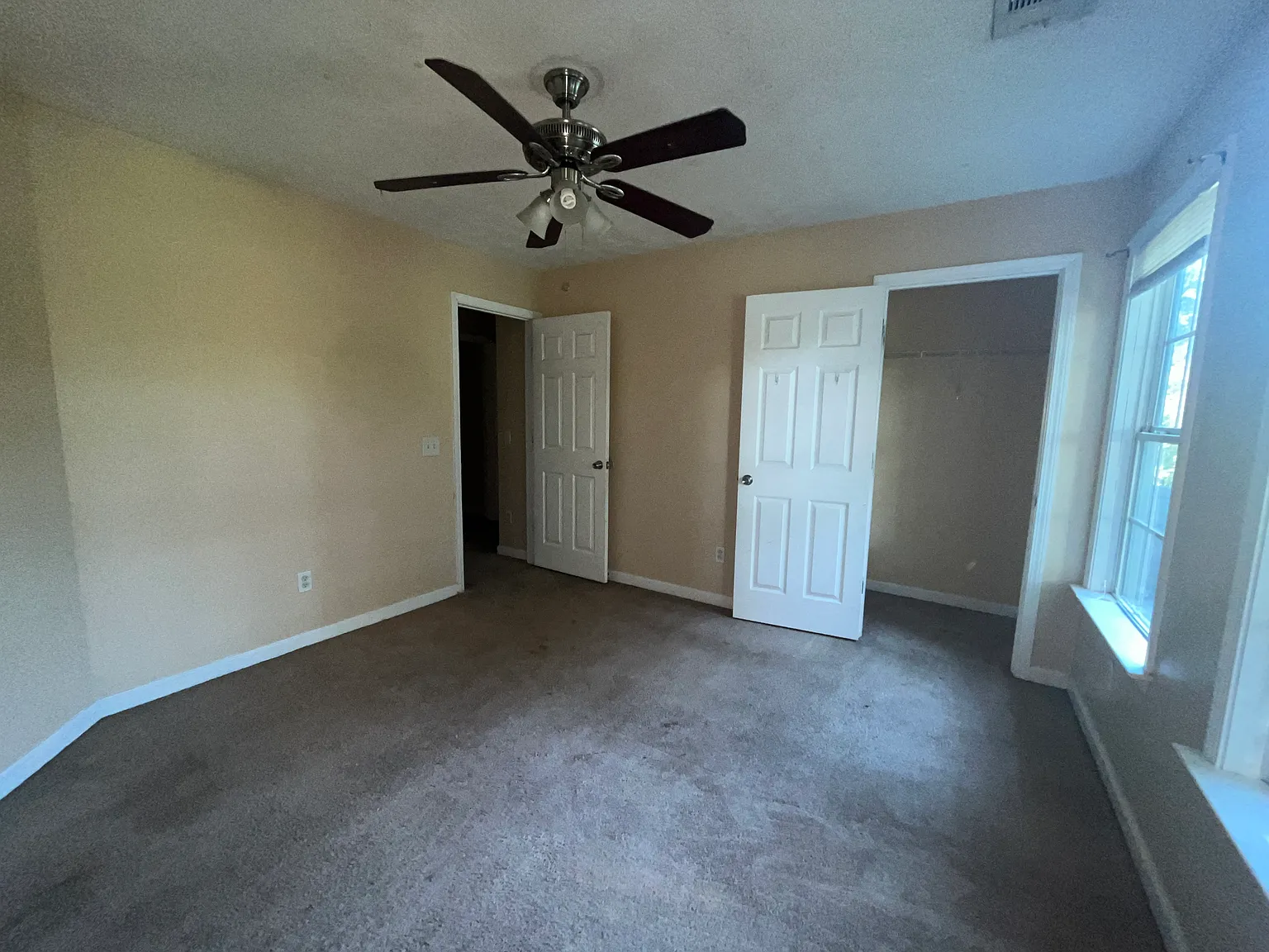 3 bed, 2.5 bath, 1136 sqft, $1,600 — Photo 4