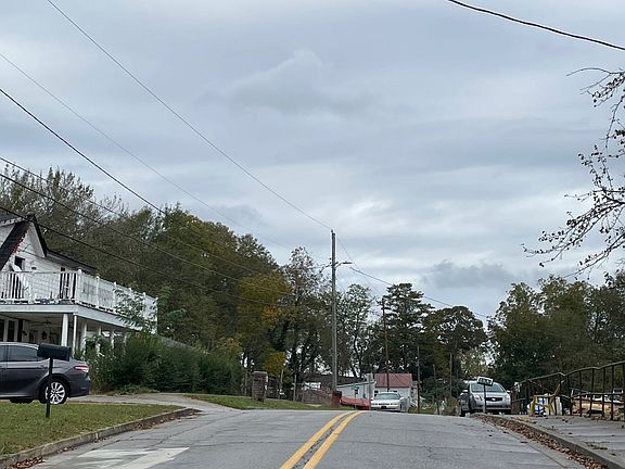 4th image of 199 Brock St
