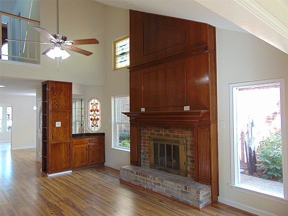 2nd image of 3041 Waterfront Cir
