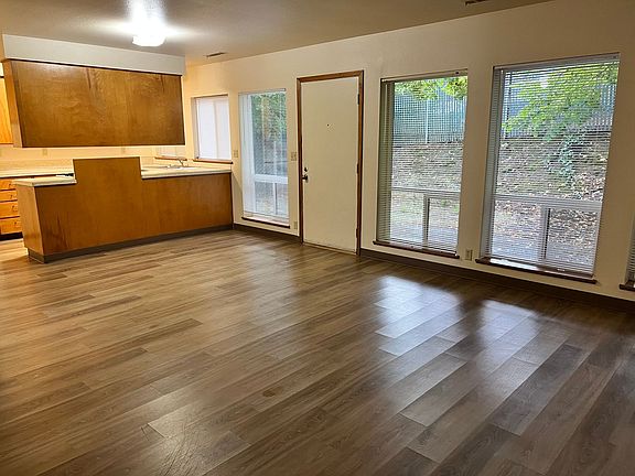 2nd image of 2500 Main St #518404