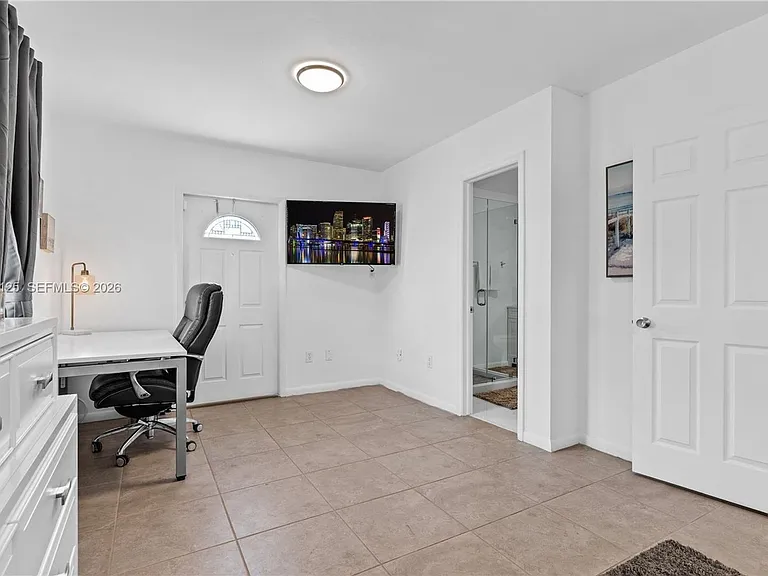 1430 NE 11th St #1430 — Photo 8