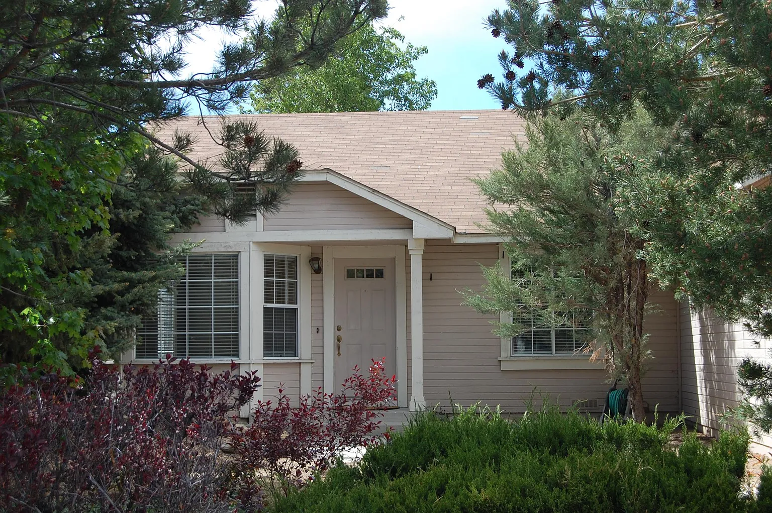 411 Kilborne Ave photo 1