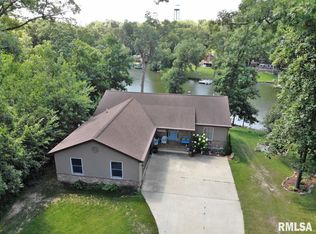 525 Whispering Oaks Dr, Groveland, IL 61535