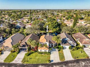 2767 S Clearbrook Circle, Delray Beach, FL 33445