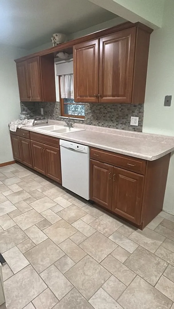 5-Bed 2-Bath Single Family Home In Hammond, Indiana | Voucher Friendly — Photo 4