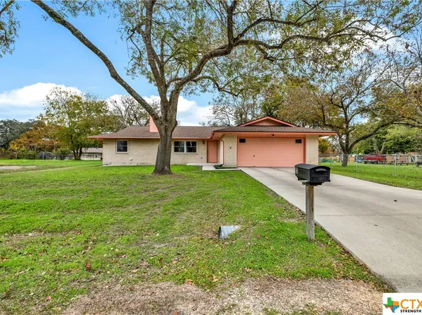 5 Cherry Hill Dr, Seguin, TX 78155