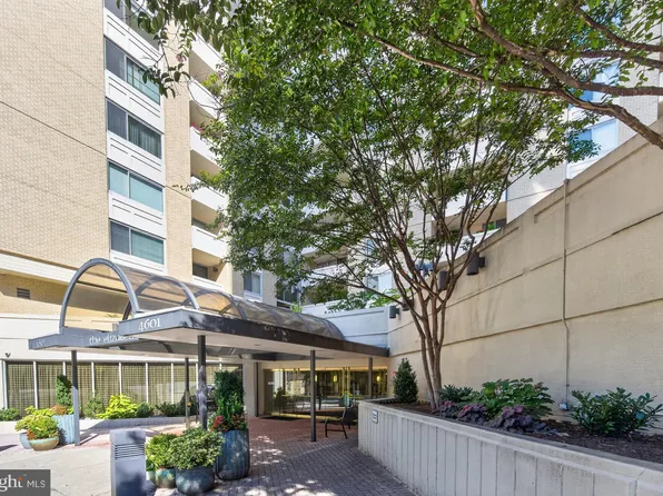 4601 N Park Ave APT 814P, Chevy Chase, MD 20815