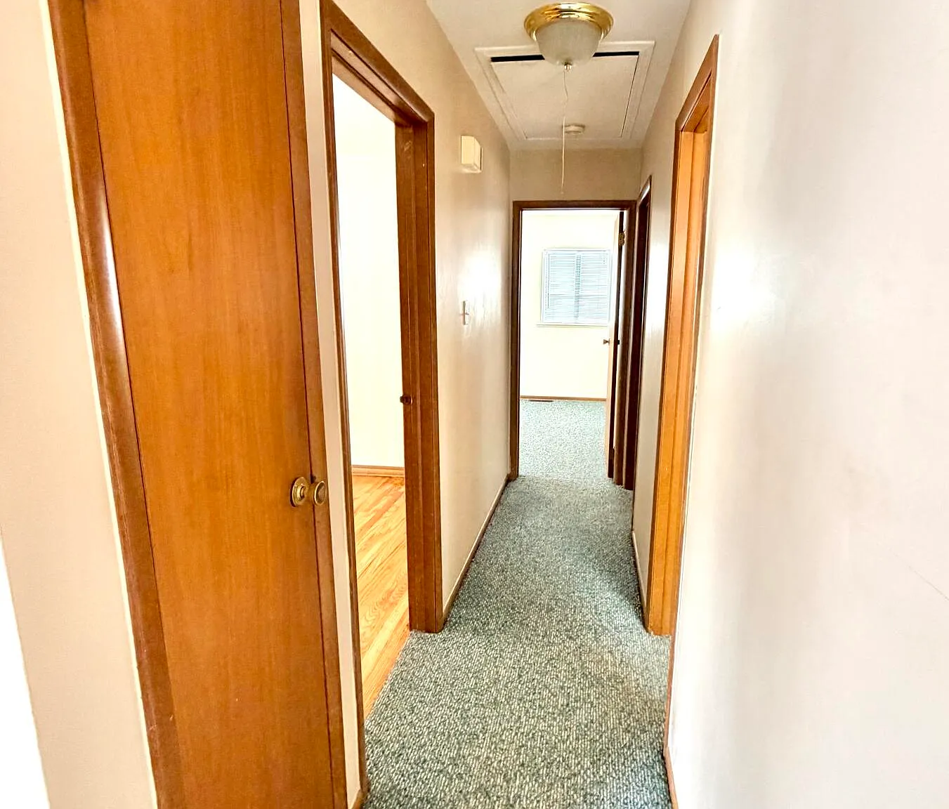 3 bed, 1.0 bath, 1040 sqft, $1,100 — Photo 4