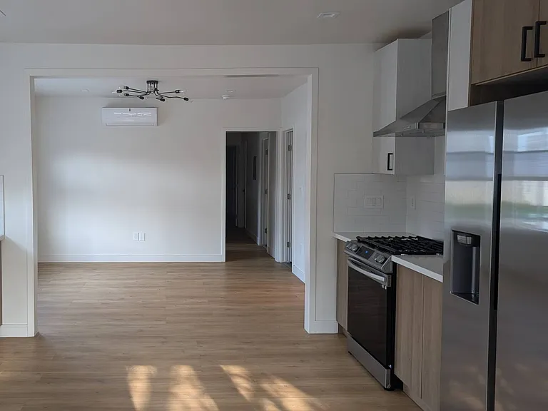 1127 1/2 Lodi Pl — Photo 3