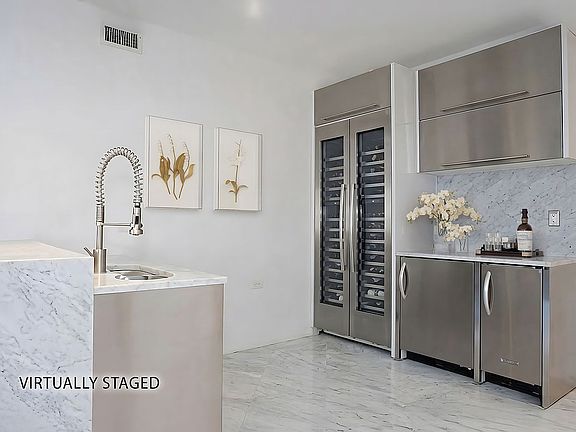 3rd image of 120 Riverside Blvd Unit Penthouse