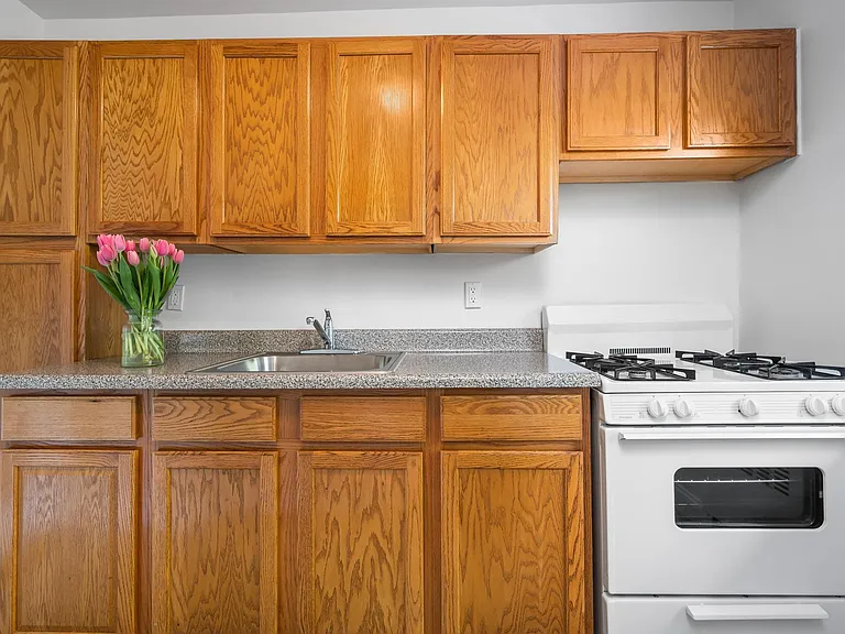 Crestwood Lake Apartments — Photo 90