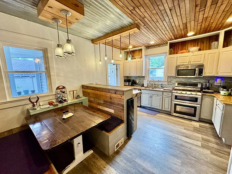 9251 Atwood Ave — Photo 18