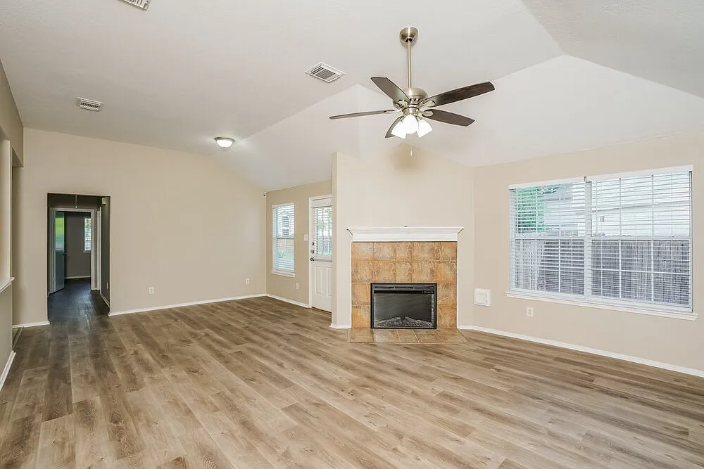 3 bed, 2.0 bath, 1428 sqft, $1,880 — Photo 4