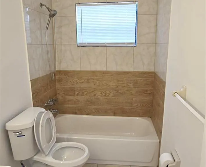255 SW 12th St #2 — Photo 10