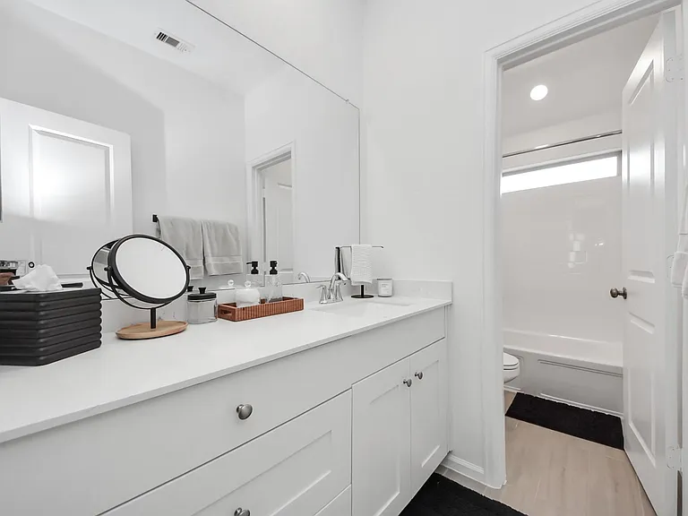 4946 Sky Bluff Dr — Photo 32