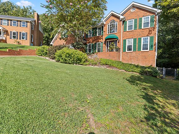 2nd image of 806 Amy Ln