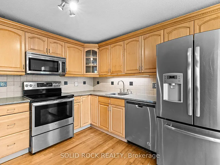 1631 Charbonneau St — Photo 13