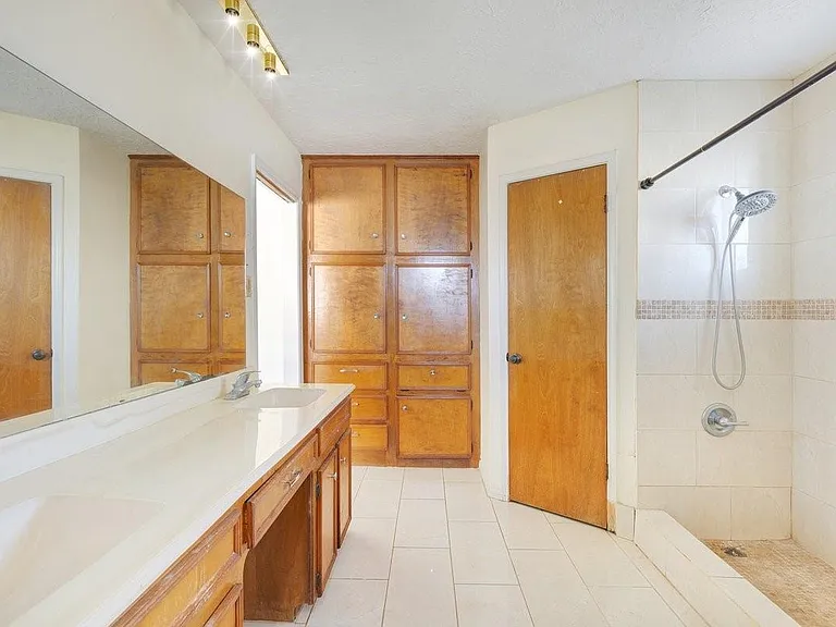 1006 Bolton Dr — Photo 9