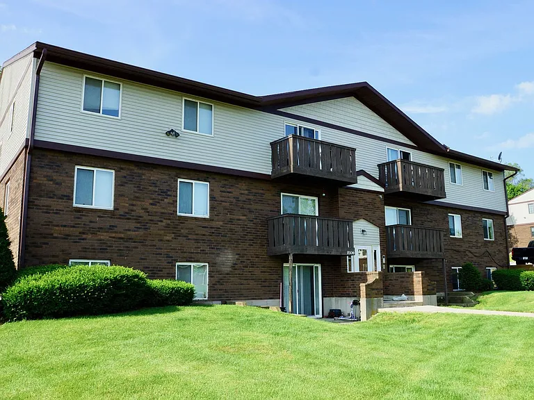 1509 Kenilworth Ct — Photo 1