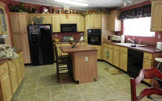 3rd image of 215 NE Weeping Willow Ln