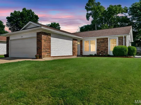 375 Novara Dr, Ballwin, MO 63021
