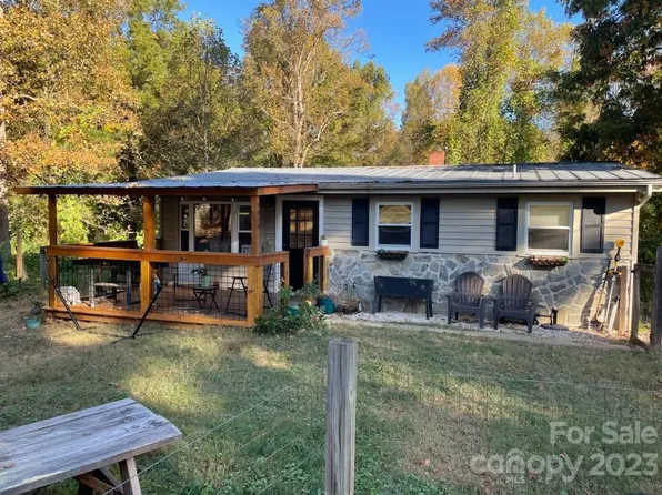 3274 N Maple Ln, Connelly Springs, NC 28612