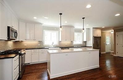 2nd image of 3233 Summit Ave