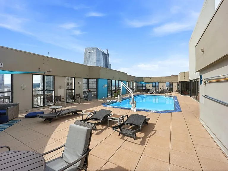 1625 Larimer St #1001 — Photo 3