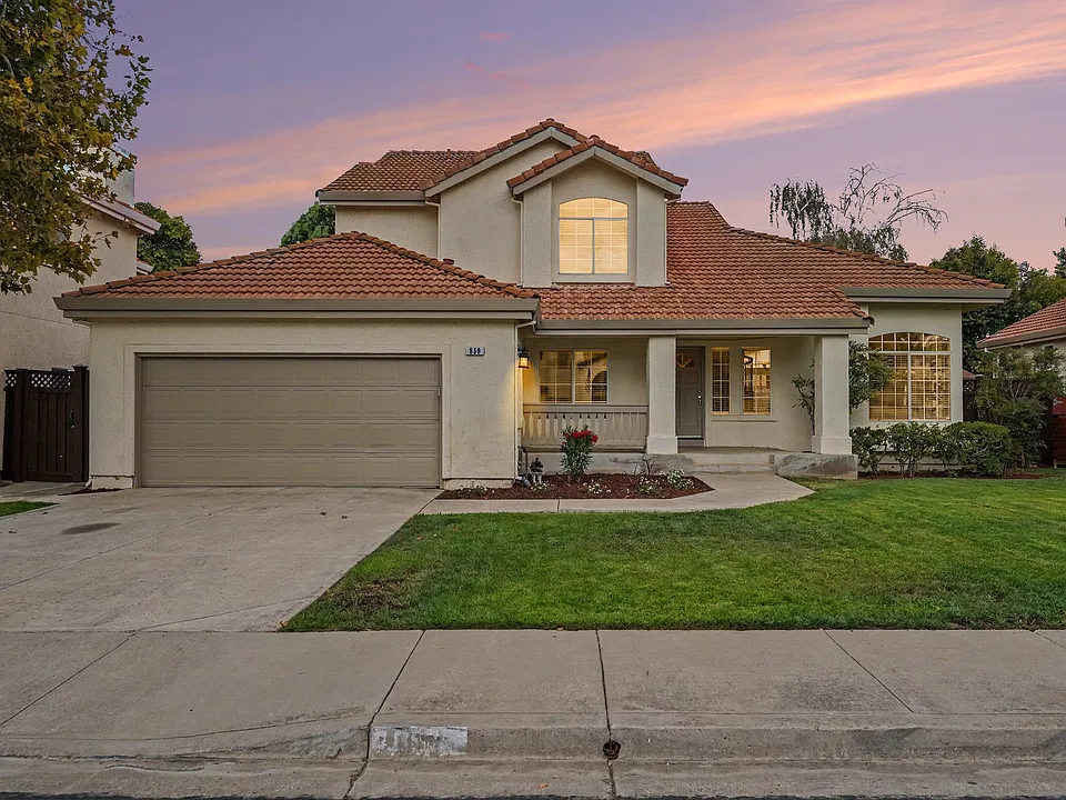 850 Nicholas Ct