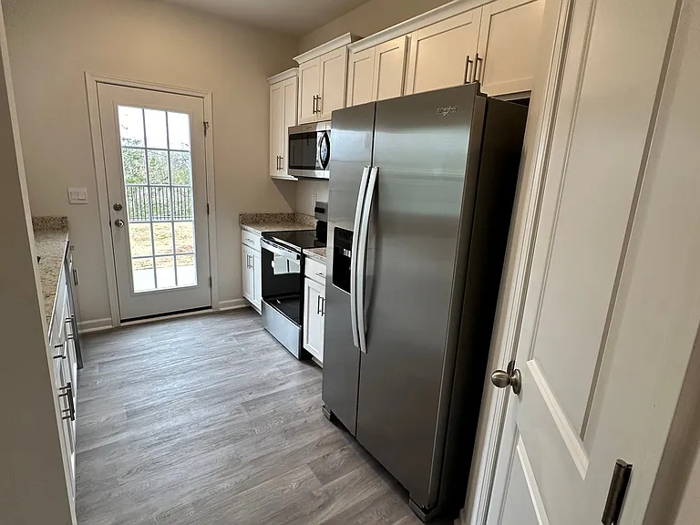 1351 Amberview Ln — Photo 9