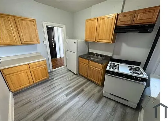 160 Ellis Ave #307 — Photo 1