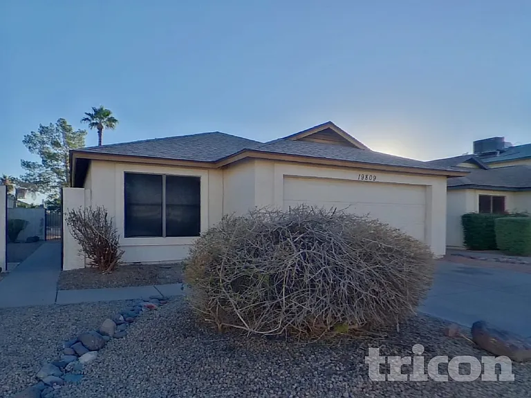 19809 N 47th Ln — Photo 2