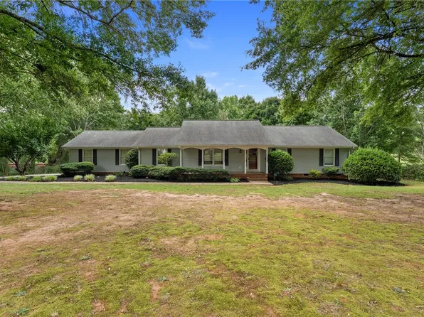 1014 E Queen St, Pendleton, SC 29670