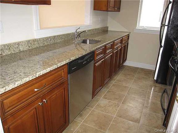 3rd image of 104 Tondo Cir