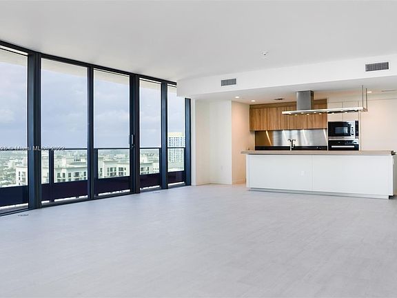 3rd image of 1000 Brickell Plz #4002