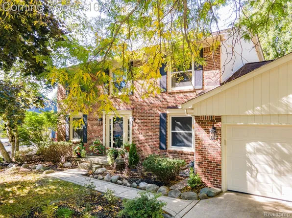 25523 Hunt Club Blvd, Farmington Hills, MI 48335