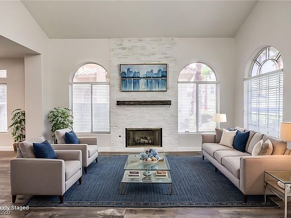 4th image of 4772 Lomas Santa Fe St