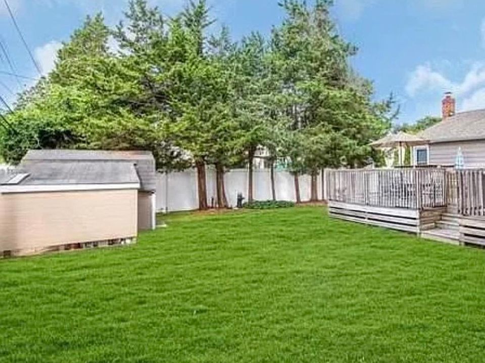 1st image of 28 Mayflower Dr Floor 1
